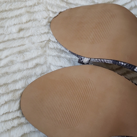 2 for $30🍓LOFT Leather Heels - Picture 8 of 8